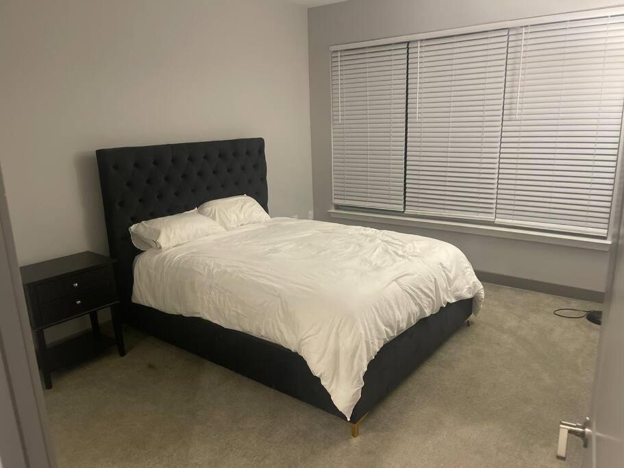 Luxurious & Spacious 1 Bedroom Hampton Exterior foto
